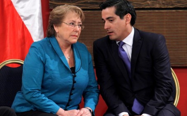 Bachelet habría sabido de boletas de Peñailillo a empresa de Marttelli investigada por el SII