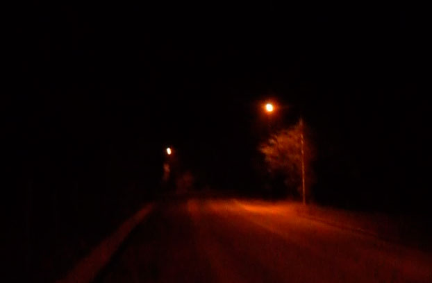 Video: Registran imágenes de Pucón a oscuras producto de la erupción del Calbuco