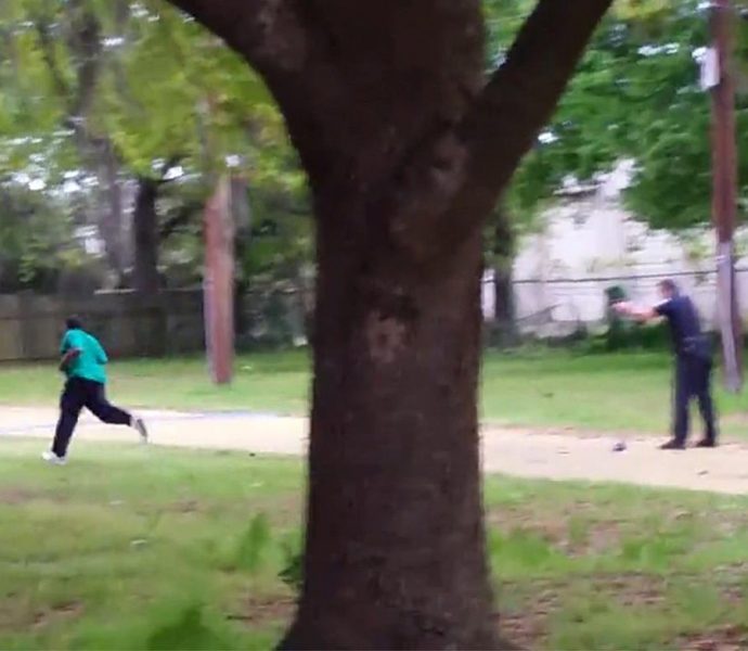Arrestan a policía que fue grabado cuando mató a tiros a hombre negro desarmado