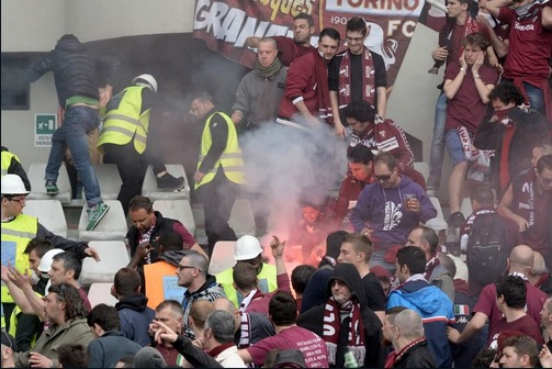 Un herido por «carta-bomba» en partido Torino-Juve