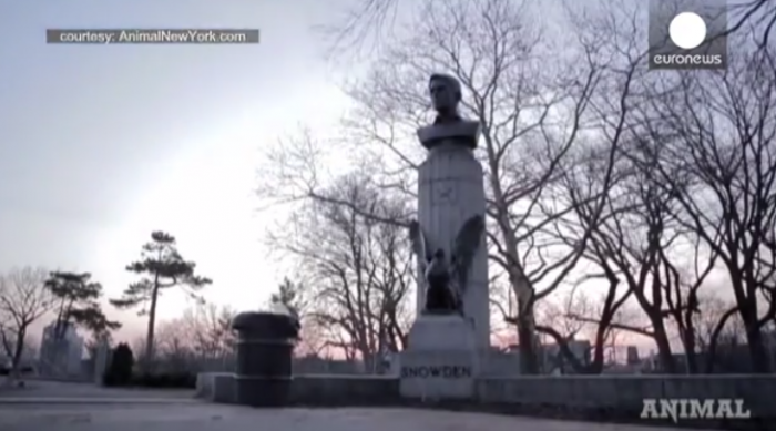 Video: Retiran estatua de Snowden colocada secretamente en Nueva York