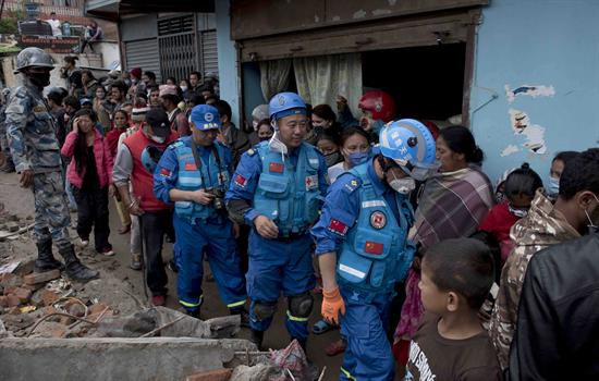 La lucha de poder entre China e India tras el terremoto en Nepal