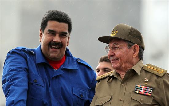 Raúl Castro y Nicolás Maduro presiden marcha del 1 de Mayo en La Habana