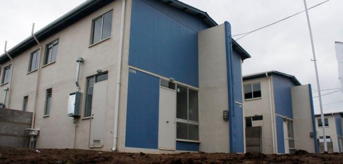 Con el costo de una casa del barrio alto se construyen 229 viviendas en Puerto Montt
