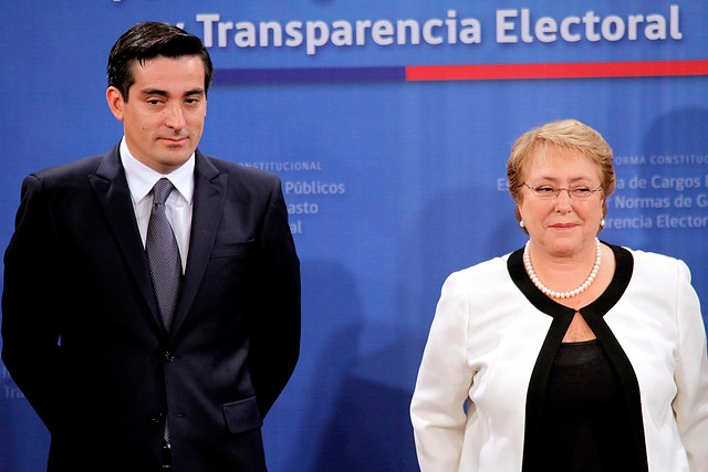 Cadem: Bachelet mantiene aprobación bajo el 30% y la mayoría cree que boletas de Peñailillo fueron para financiar campaña