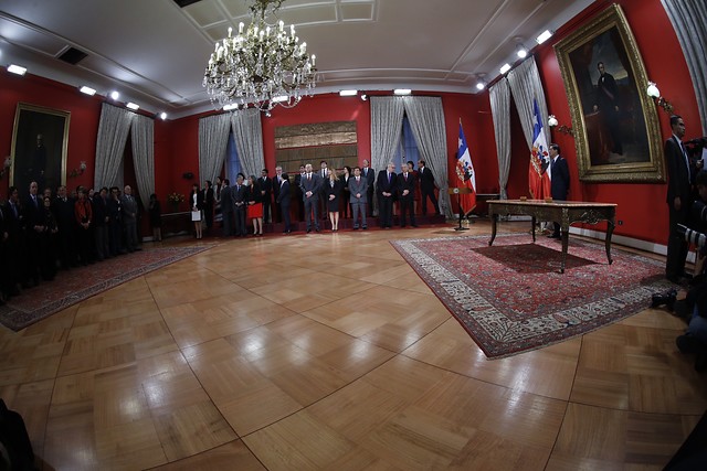 Salida de los ministros de Interior y Hacienda marcan esperado cambio de gabinete concretado  por Bachelet