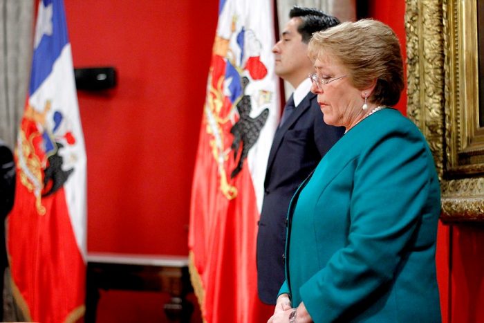 Los 15 segundos de soledad de Michelle Bachelet