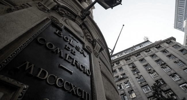 Bolsa de Santiago y S&P Dow Jones firman acuerdo para crear nuevos índices