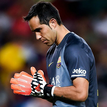 Claudio Bravo acaricia la Liga y el Trofeo Zamora (videos)