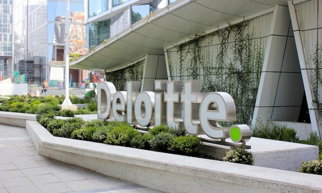 Deloitte logró acuerdo con trabajadores en huelga y no se quedará abajo de los informes de las «big four»