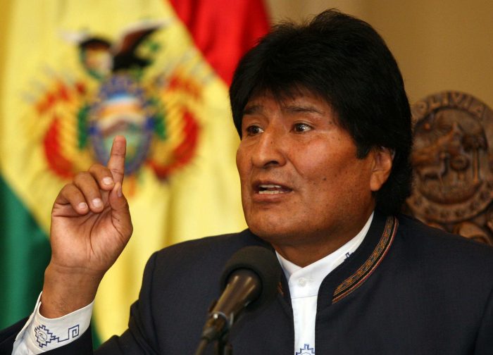 Morales olvida la diplomacia y critica las privatizaciones, Constitución y presos políticos en Chile