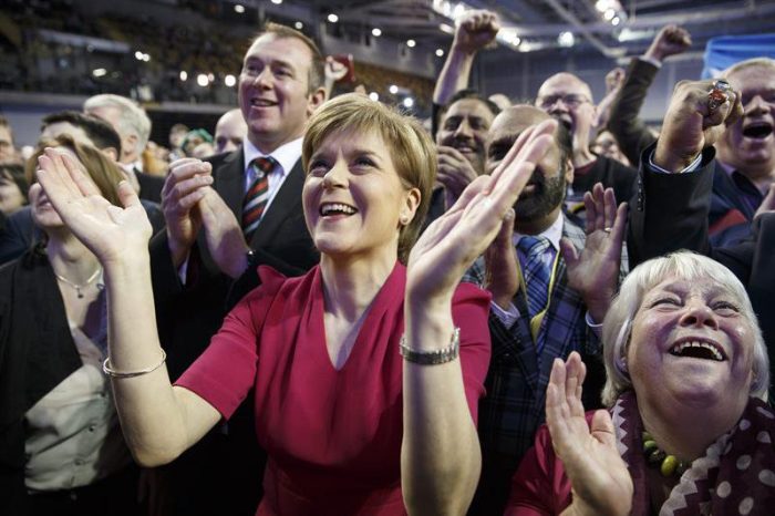 Los nacionalistas escoceses irrumpen en Londres con una victoria histórica