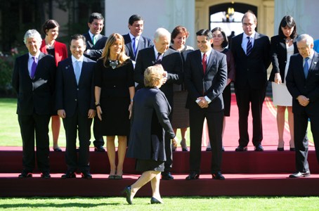 Bachelet mantiene el suspenso y presiones políticas entrampan puzzle para zanjar nuevo gabinete