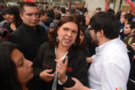 Figueroa pide al oficialismo ejercer las mayorías y respaldar un plebiscito para definir nueva Constitución