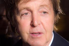 Paul McCartney dejó de fumar marihuana “para no dar mal ejemplo” a sus nietos