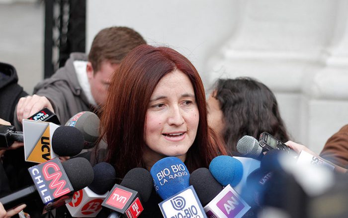 Video: Las polémicas declaraciones de la ex asesora de Dávalos a su salida de La Moneda