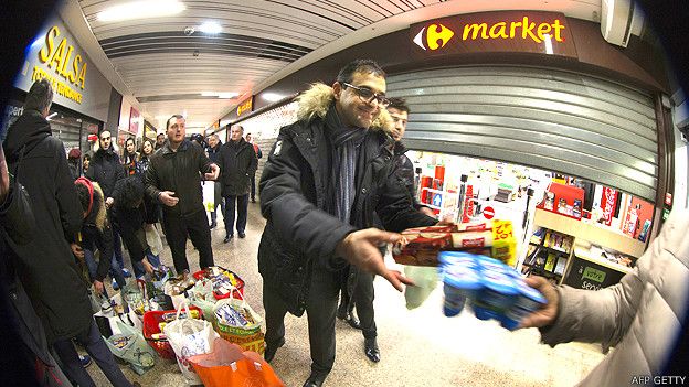 El hombre que consiguió que los supermercados en Francia no boten alimentos