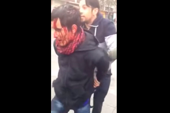 Video: Hombre armado durante marcha estudiantil en Santiago fue detenido por manifestantes y Carabineros