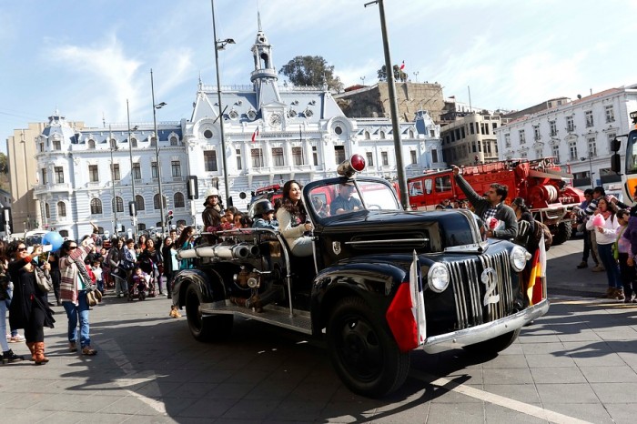 Antiguo Carros de Bomberos en la plaza Sotomayor de Valparaíso