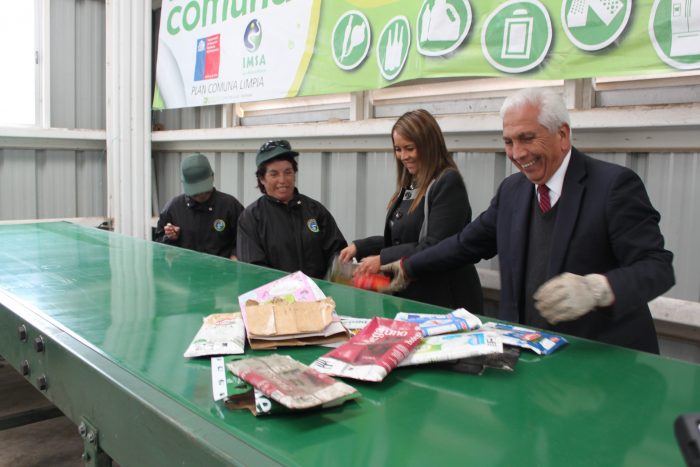 Municipio de San Antonio moderniza su centro de reciclaje con cinta de selección