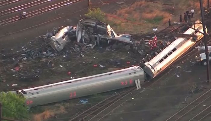 Video: Imágenes del accidente de tren en Filadelfia que dejó 5 personas fallecidas