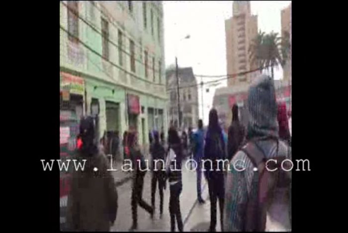 Video: Registro de la pelea que terminó con dos jóvenes baleados en marcha estudiantil