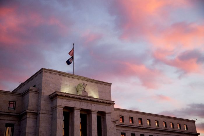 El ‘juego de la gallina’ del mercado de bonos con la Fed es más arriesgado que nunca
