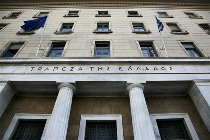 Corralito en Grecia: Banco Central heleno pide el cierre de bancos y límites a retirada de depósitos