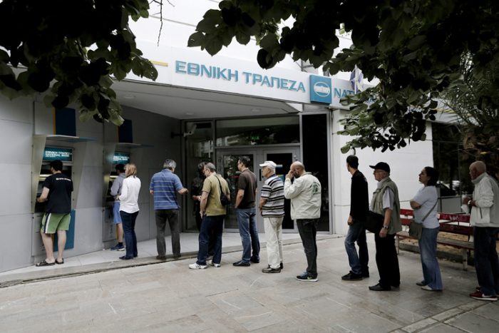 ¿Qué es y cómo funciona el “corralito” de Grecia?