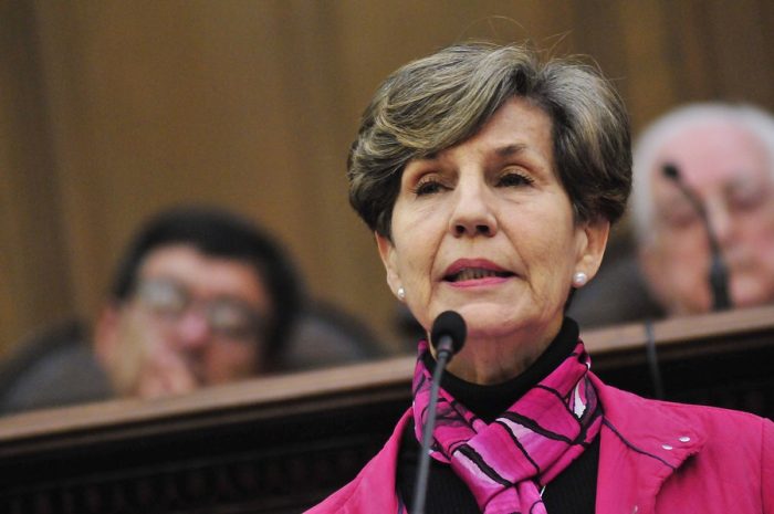 Isabel Allende reafirma lealtad del PS con Bachelet pero reconoce que el proyecto del Gobierno «enfrenta momentos de debilidad»
