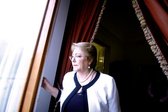 Biógrafo de Bachelet explica el secretismo: «Su desconfianza tiene que ver con sus muertos»