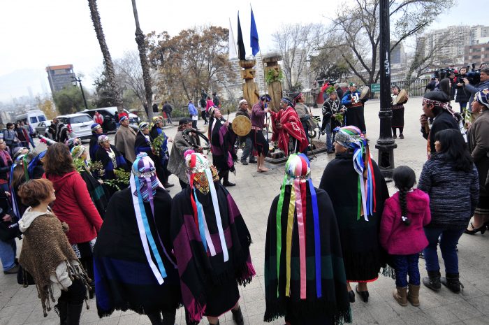 We Tripantu: así se vivió el año nuevo mapuche en el cerro Santa Lucía