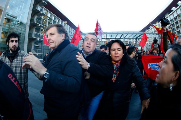 UDI reclama a Aleuy agresión «a manos de infantiles de izquierda»