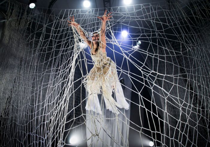 CONCURSO: Gana una entrada doble para el sorprendente espectáculo «Knitting Peace» de Cirkus Cirkör