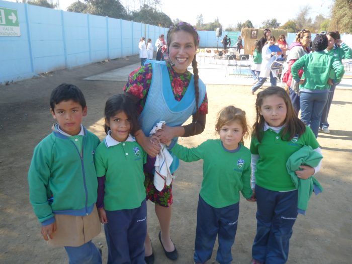 Con obra de teatro y taller agricultores y escolares de Paine se capacitaron en uso responsable de plaguicidas