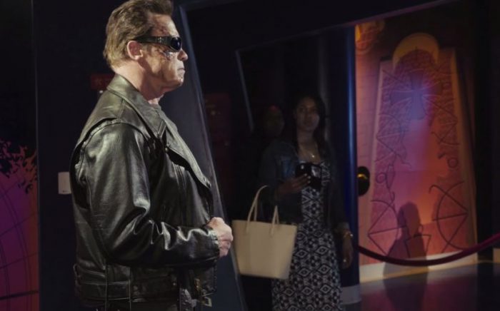 [Vídeo] Arnold Schwarzenegger asusta a sus fans en museo de cera