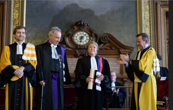 La Sorbona reconoce con su «honoris causa» a la «militante» Bachelet