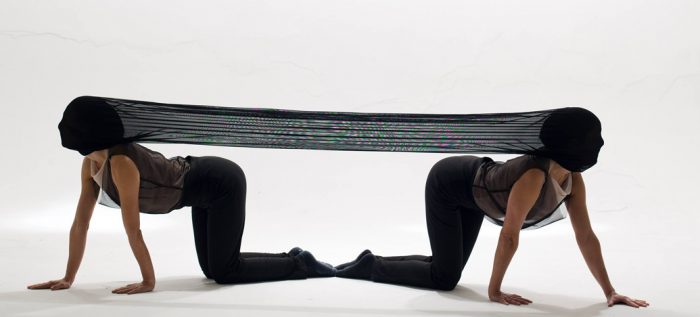 Una propuesta «Bi-polar»: la obra experimental de danza que seduce en la intimidad