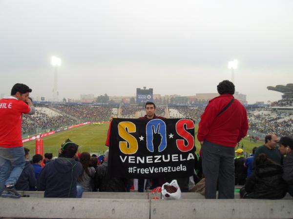 [Video] Acusan supuesta censura a una pancarta con mensaje en contra del gobierno venezolano en la Copa América