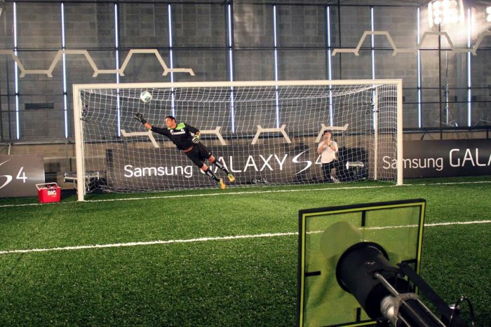 Científico analiza jugadas históricas en la charla «La física del fútbol» en el Museo Interactivo Mirador
