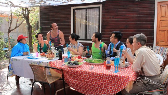 «Sobre Mesa», la cruda obra que muestra Chile como una sociedad enferma e inconsciente