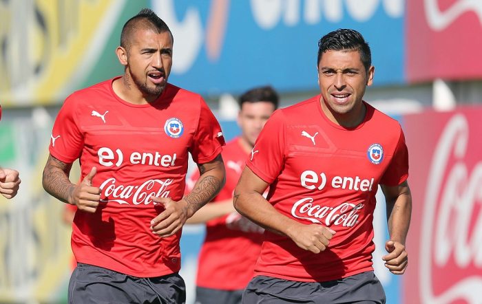 Tarjetas dejaron “en capilla” a Vidal y Jara en la Selección Chilena