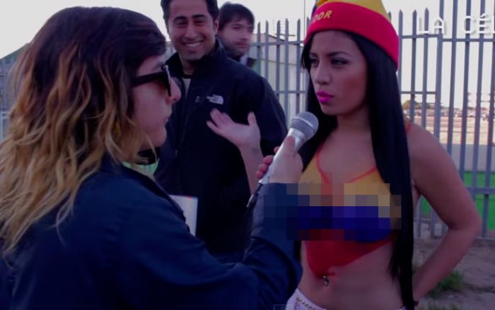 [Video] Hincha ecuatoriana opinó sobre manifestación estudiantil afuera del estadio: «es una verdadera vergüenza»