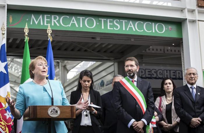 Opinión: El cuestionable viaje de Inti Illimani Histórico con Bachelet a Italia