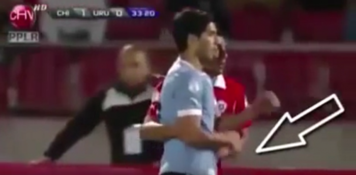 [Video archivo] No era primera vez: Jarita «toqueteó» a Luis Suárez en las clasificatorias a Brasil 2014