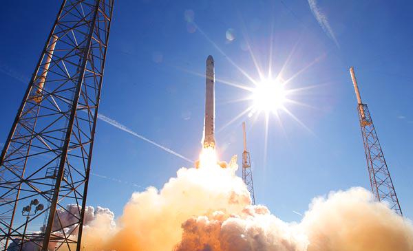 Explota cohete SpaceX Falcon nueve minutos después de su despegue