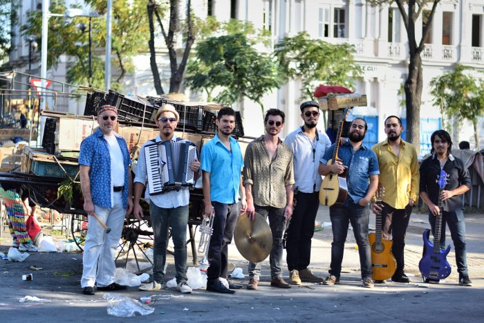 Gypsy jazz: La vertiente callejera y popular del jazz que cautiva a los músicos chilenos