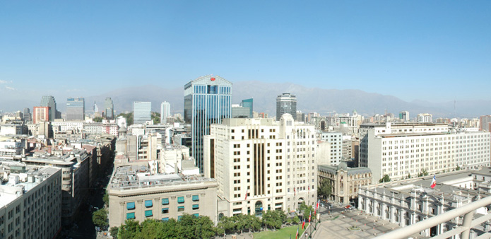 Calidad del aire sigue mala en Santiago y este martes regirá preemergencia ambiental