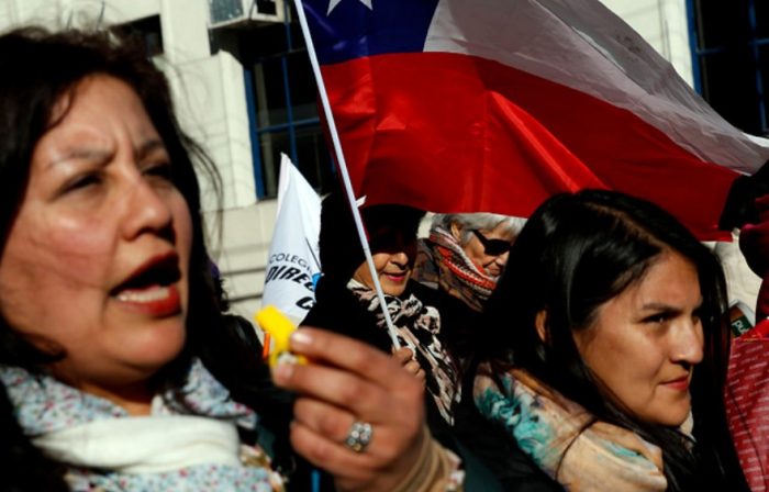 Multitudinaria marcha de profesores en contra de proyecto de Carrera Docente