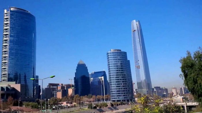 Industria financiera chilena sigue atrayendo bancos extranjeros y ahora irían por Compass Group